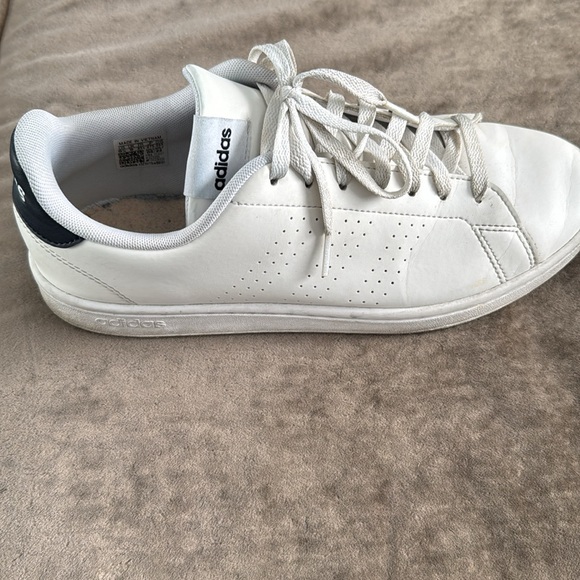 Adidas advantage shoes. Gently used. Color- white. Size- 9.5 - Picture 6 of 8